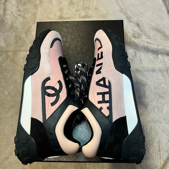 Authentic Chanel sneakers - Picture 3 of 16